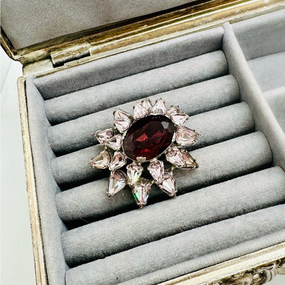 Vintage SCHREINER Rhinestone Brooch - Picture 15 of 15